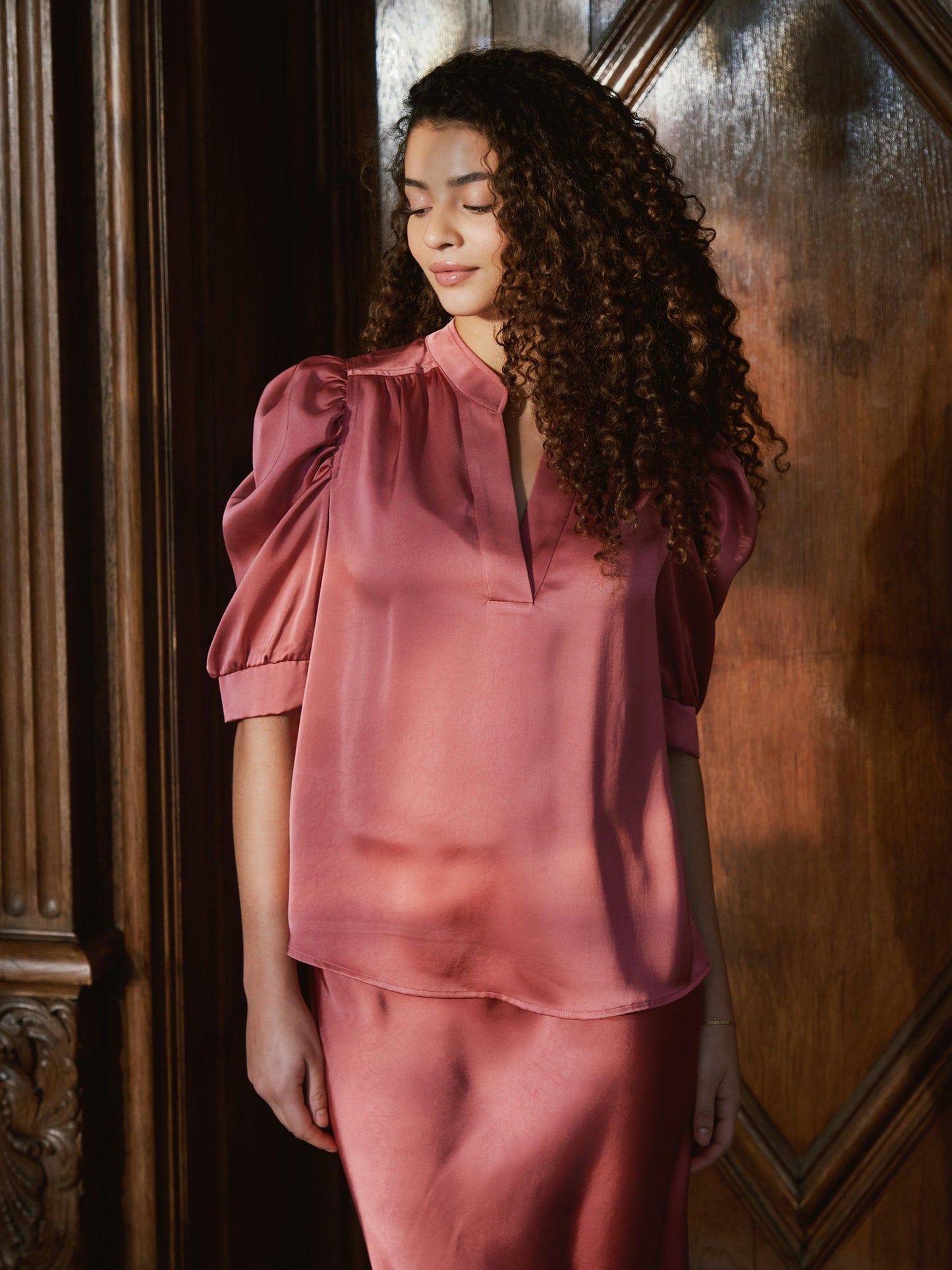 Roella Heavy Sateen Blouse cherry pink - Neo Noir