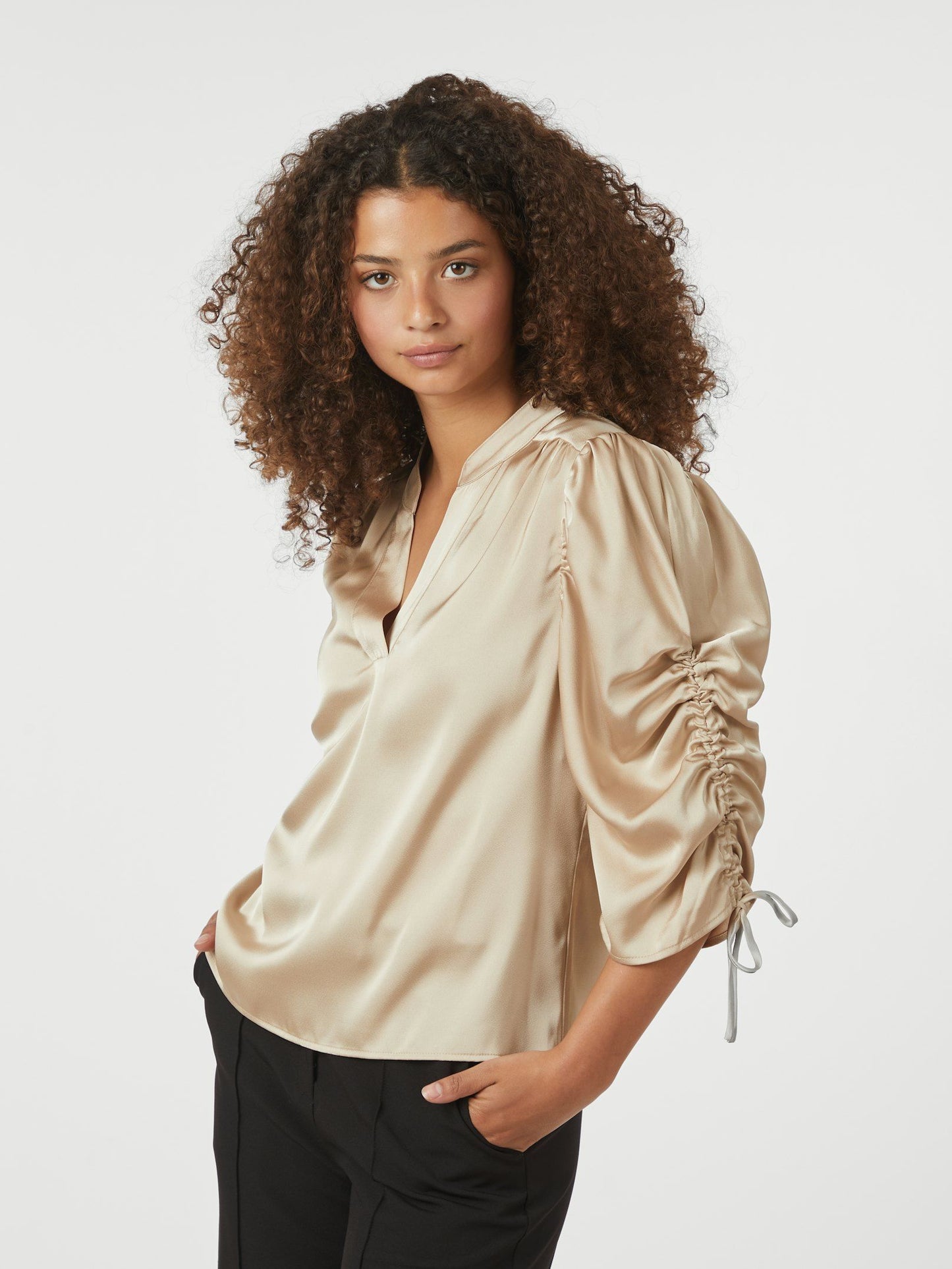 Alvira satin blússa - Neo Noir