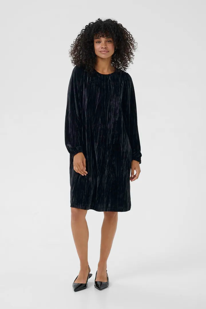 Elva svartur velúr kjóll - Kaffe