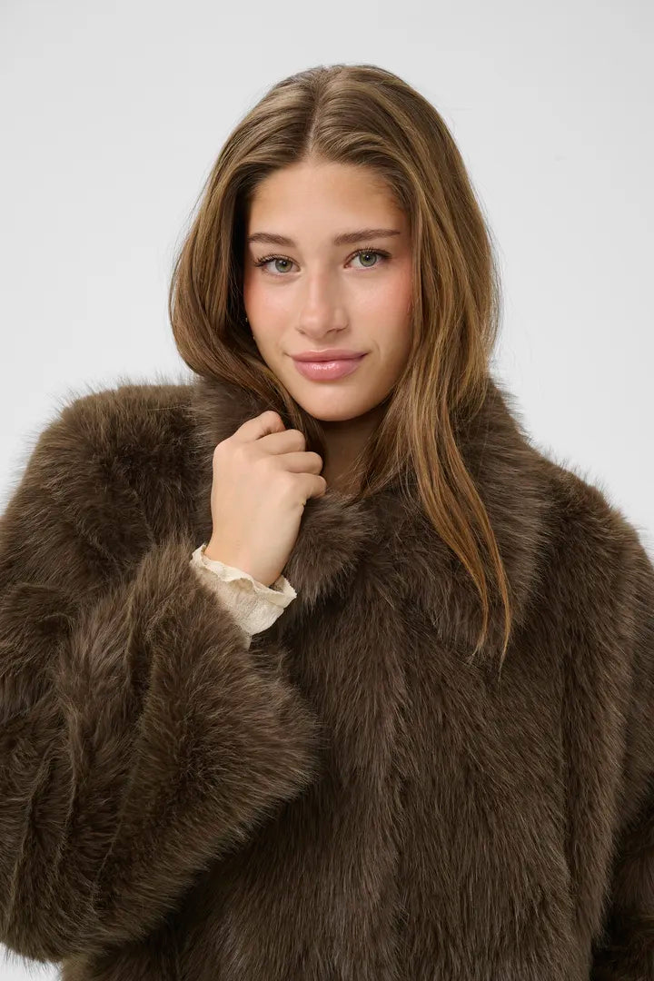 Drama faux fur brúnn - Cream