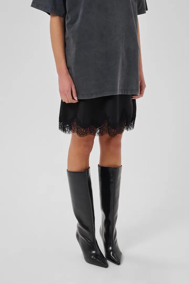 Brenda blúndupils svart - My Essential Wardrobe
