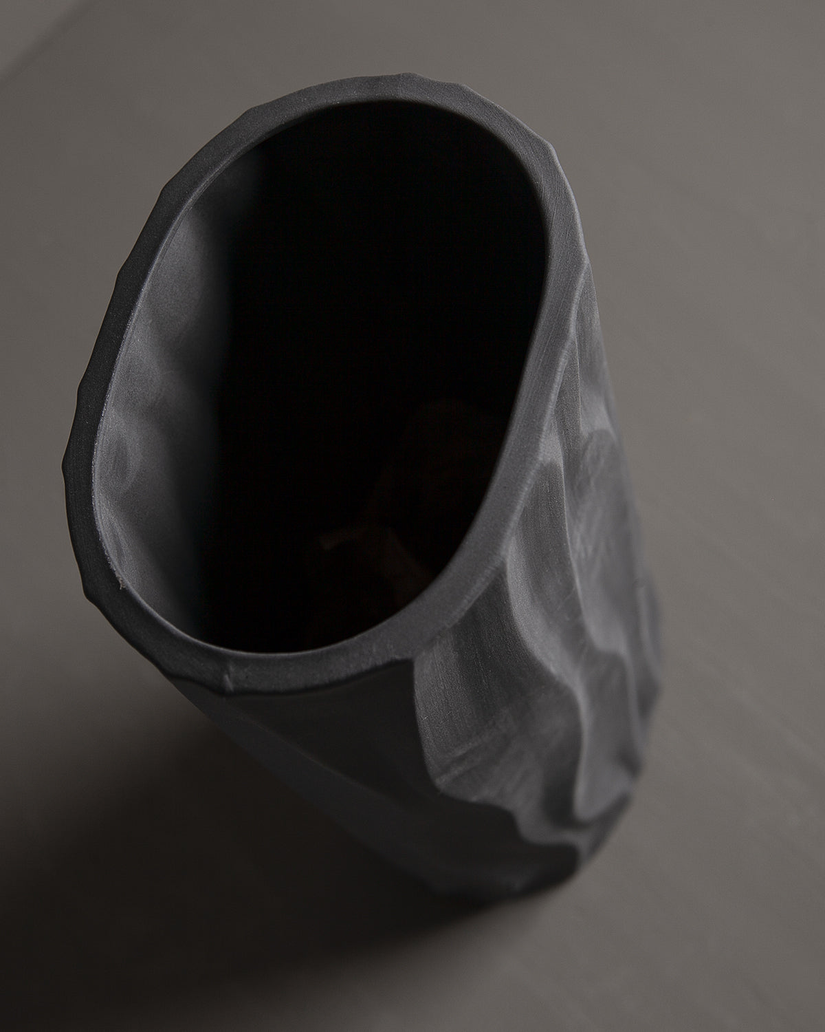 Enviken vasi dökkgrár - Storefactory