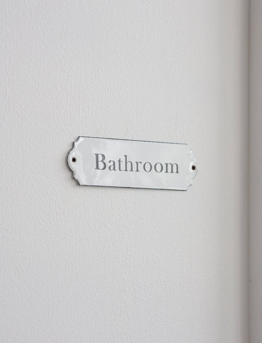 Bathroom skilti emilerað hvítt - Garden Trading
