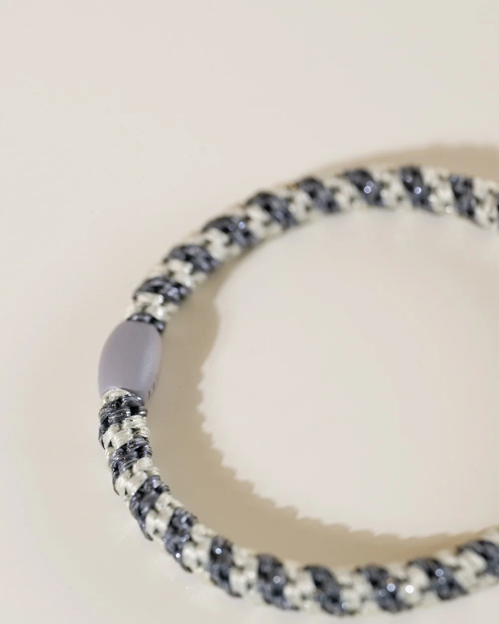 KKNEKKI hárteygja/armband mjó - SILVER GREY STRIPE