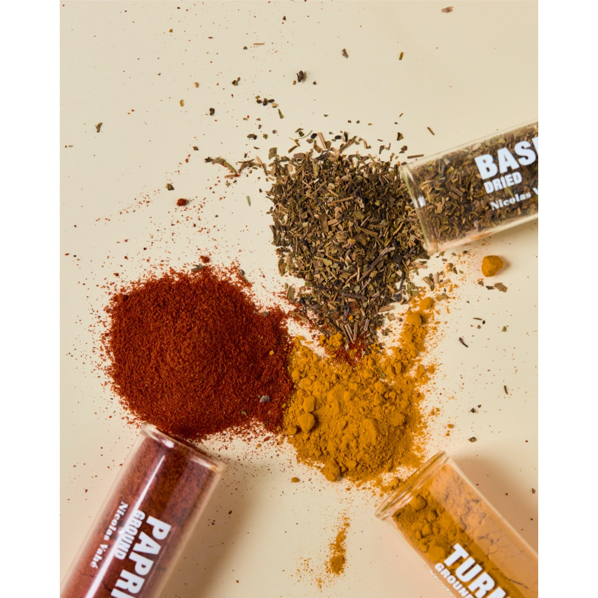 3 Krydd staukar saman í pakka – Basil, paprika og turmeric