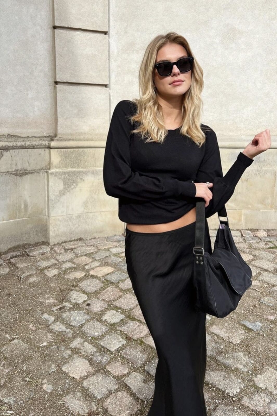 Vicky sateen pils svart - Neo Noir